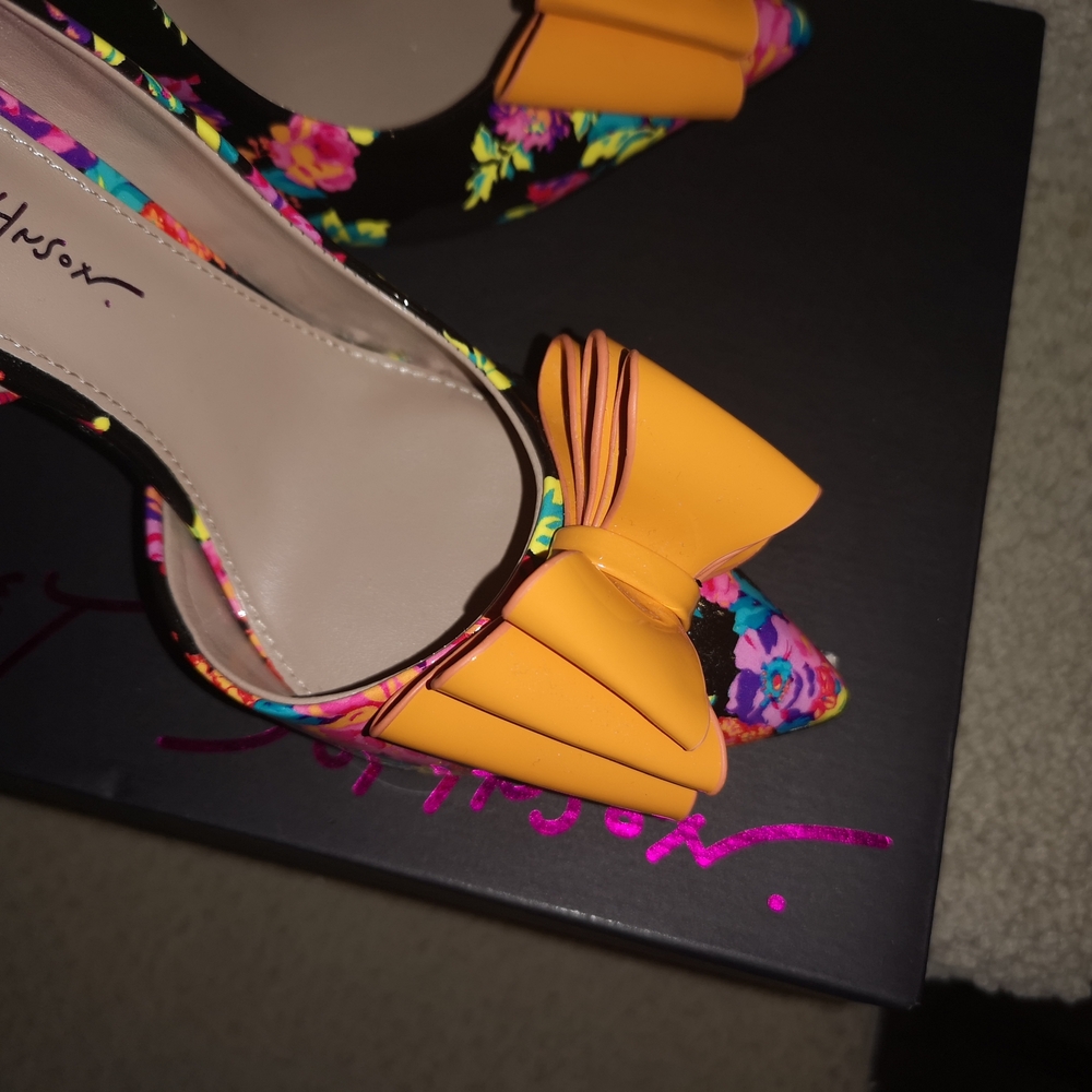 Betsey Johnson Size 6 - Multicolor Floral Women's Shoes, with OG Box - Picture 3 of 3